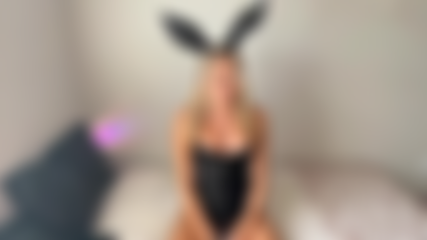 Playboy Bunny keeps you Gooning