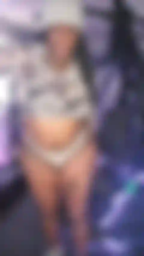 Nude vertical leg press workout