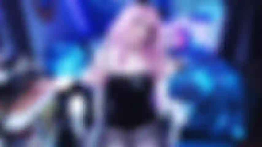 Latex_tease_with_squirt_feet_and_hitachi