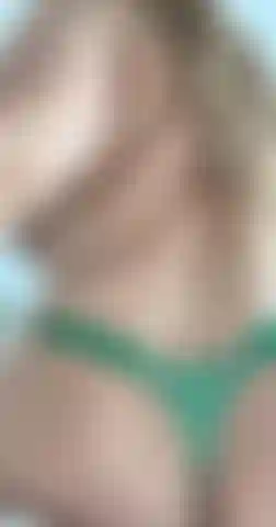 Bouncing my juicy ass and spreading my holes for you