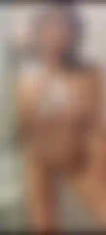 STRIP TEASE IN THE SHOW. ALL NAKED, FINGERING AND FAT ASS