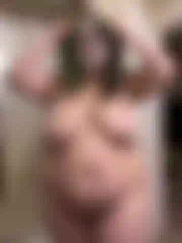 Full body goth on display!