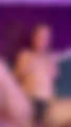 pasame la lengua por mi coño mientras me toco mis tetas