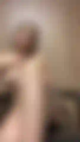 I love to touch my oil body