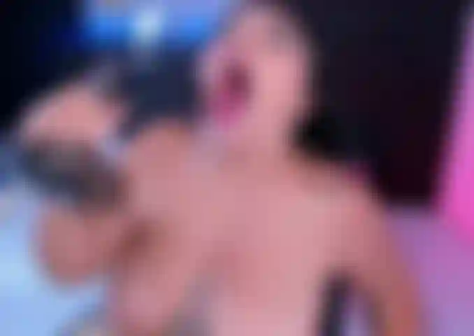 Again tongue out balla