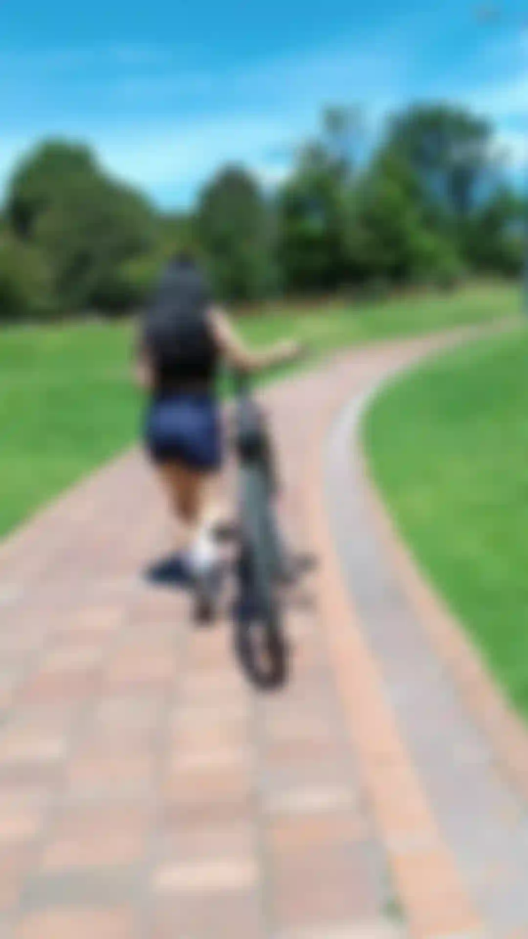 Look how my ass wiggles as I walk