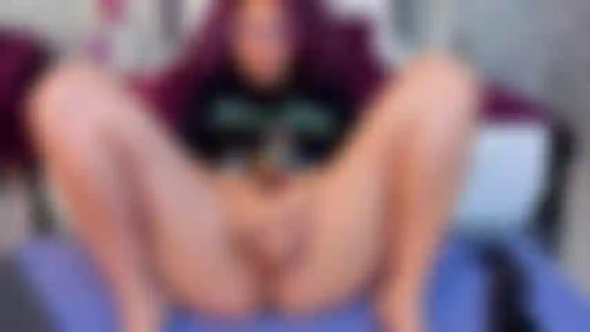 I didn't hold back... I fucked my pussy until it was wide open. Every moan, every movement, i felt it deep. You're going to see how i open it with desire, without mercy...