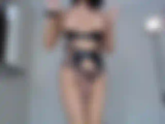 Modeling and showing off my entire body in exclusive <3