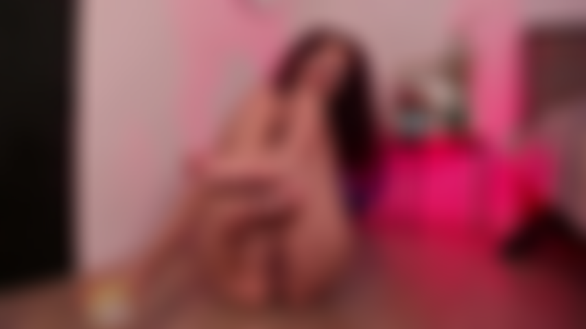 Foot_massage_with_my_hot_candle,_I_massage_my_pussy_and_masturbate_for_you!