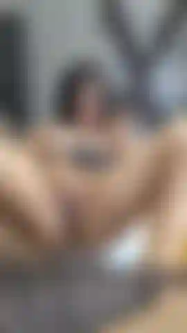 masturbating my pink juicy pussy