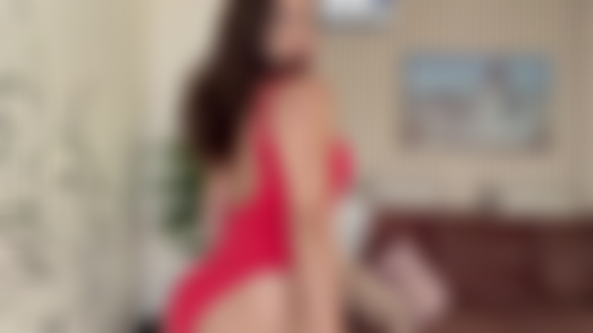 Strong woman doing push-ups naked.