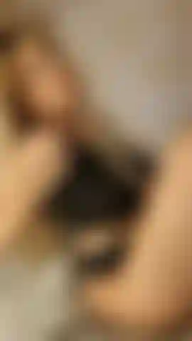 The Tease BeginsThe start of my little private show.
Slow touches, playful teasing, and that moment when the mood starts building. I take my time and let the tension grow little by little.If you enjoy the slow build and the anticipation… this is only the beginning. 😉