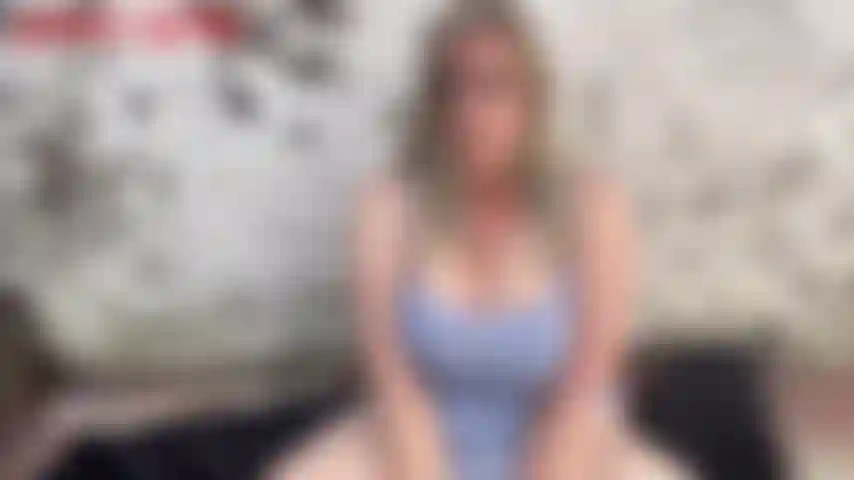 Outdoor Spring Squirt-Jackie is horny outside on a spring day, and she decides to make her pretty hairy milf cunt cum. Jackie can hear people walking past, and the construction workers next door getting jobs done. Jackie rubs her clit before putting ...