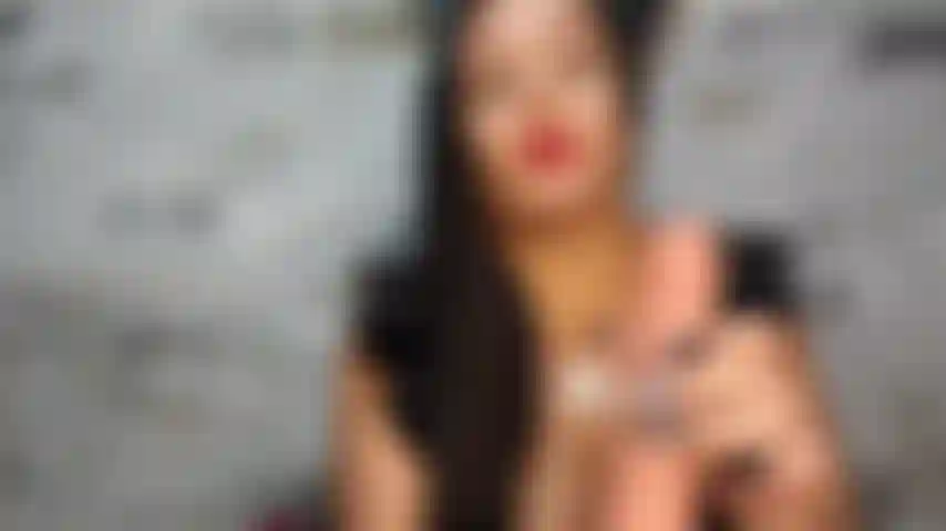 TE DIRIJIRE LA PAJA CON MIS SEXYS UÑAS LARGAS, VESTIDA CON PROVOCADOR VESTIDO BRILLANTE 
#Longnails #Joi #Shinny #Dress