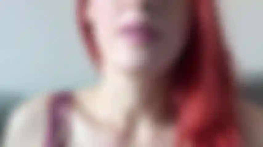 Youre my lip fetish voyeur and I know youre watching.Im settled on the sofa, slow and relaxed, bringing you in close as I carefully line my lipstracing every curve like its meant to be seen. I add gloss next, letting the shine build, letting you linger on every detail.I lean closer.
So close you cant look away.A few soft kisses followup close, deliberate, unhurried. Just lips, gloss, and the quiet thrill of being watched by someone who appreciates exactly what theyre seeing.This one is made for lip lovers who crave closeness.