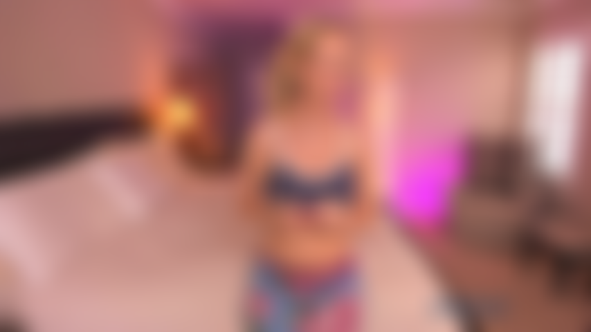 Here's a fun little JOI Game Red Light Green Light.  I'm showing off my big booty in sexy yoga pants, teasing flashing while giving you a green light or red light!  Ends with my naked spread ass!