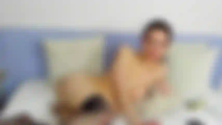 Put your cock in my ass and your fingers in my pussy !