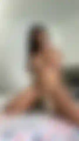 Im fucking my pillow so good