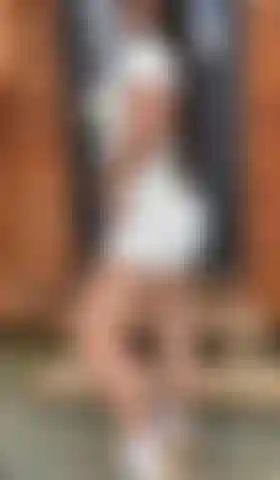 Is a perfect day to rub my clit outdoors