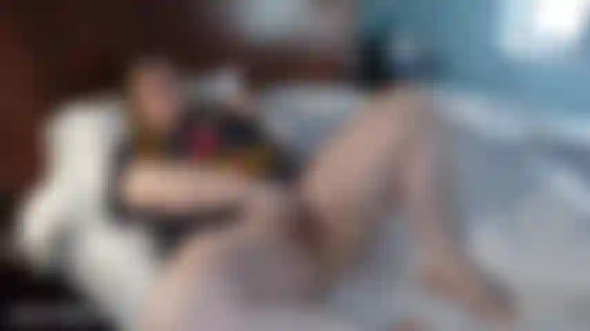 No make up natural masturbation.