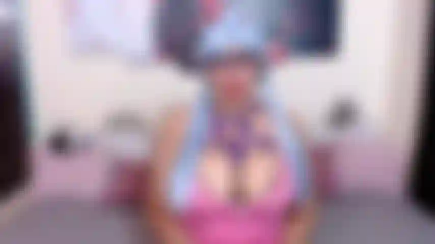 I suck my 2 tits at the same time, you like to see how I bite my nipples