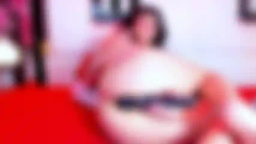 My pussy vibrates and feels wet 🍆