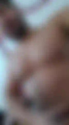 Acariciando mi polla peluda