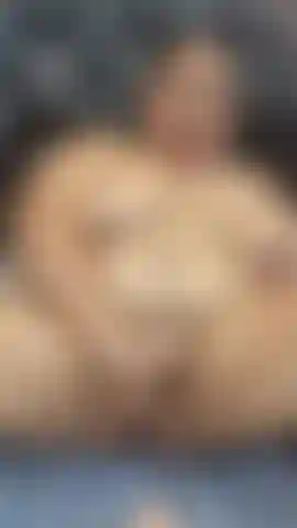 Masturbation pussy and fucked with machine.