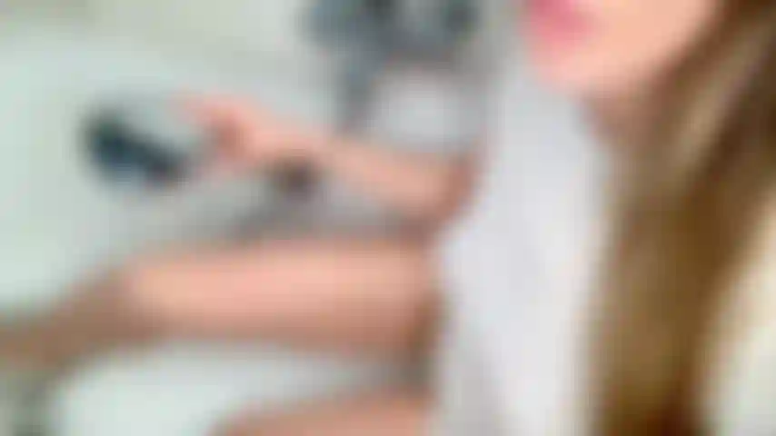 Wet T-shirt / shower