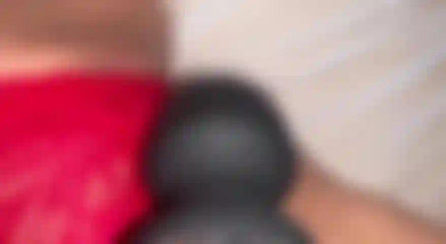 Domi/magic wand on clit.