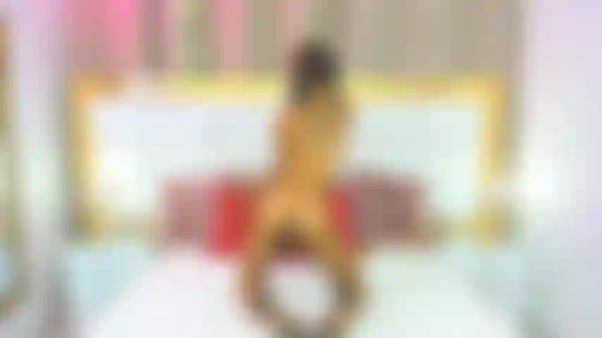 flexible girl masturbates