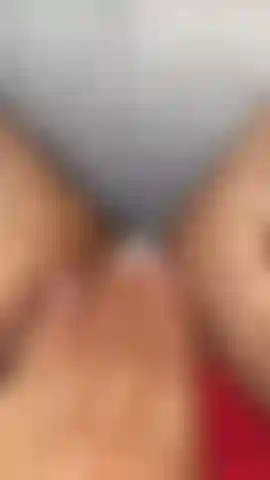 While I caress my pussy, my feet move sensual in these meshes that I know excite you