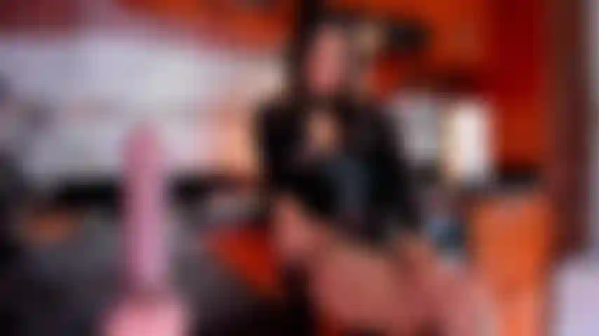 We're alone at home, are you having fun with me?