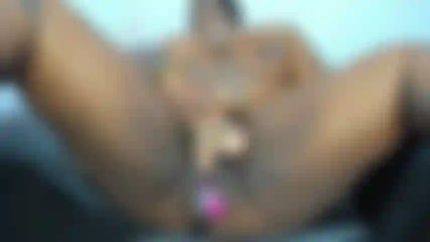 Opening her pussy look how pink she is💦