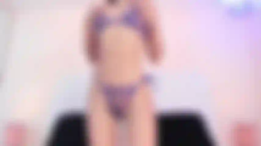 Latina girl has fun with her pussy in the bedroom