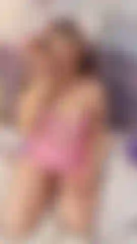 Let my pretty eyes lock with yours while you enjoy a delicious blowjob