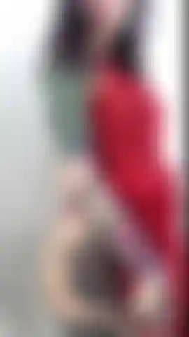lady in red