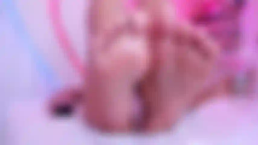 enjoy a perverted game with the soles of my feet full of oil on your hard cock...