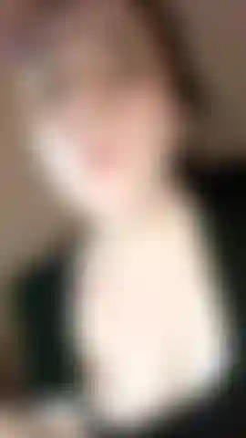 eating a slice of pizza in 5 bites