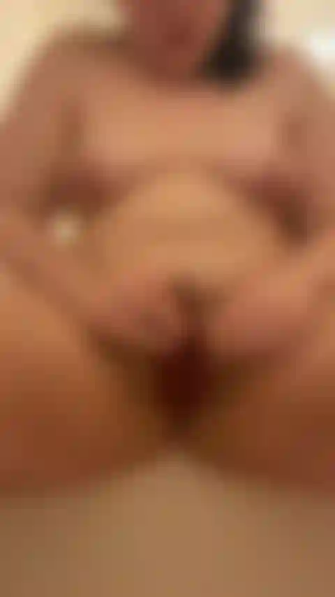 shh quiet squirting while husband sleeps (not trying be cute just tying to cum)