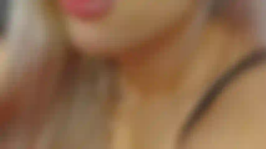 juicy lips and amazing boobs