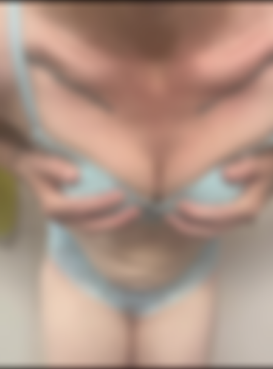 Checky boobie tease.