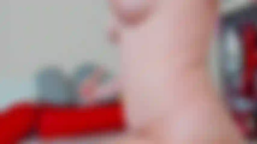 LEWD GIRL LOVES TO PLAY WITH HER ASS UP CLOSE!