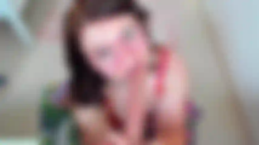 I'm a good girl, giving you the best POV BLOWJOB you can think off, deep-thrust and gagging! Cum on my glasses!