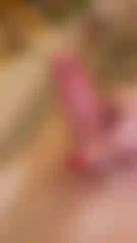Jerkin'off my pink cock in my bath
Je branle ma queue toute rose dans mon bain