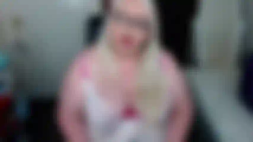 Is my cleavage distracting you? Then getting my big boobs and putting them in your face definitely will x