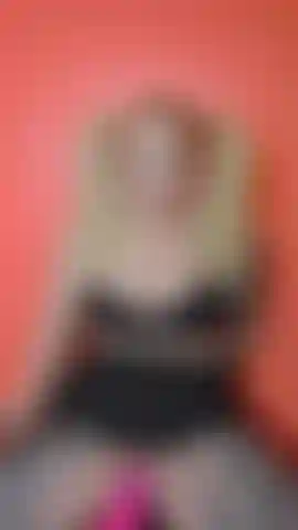 Milfwife take a huge pink dildo.