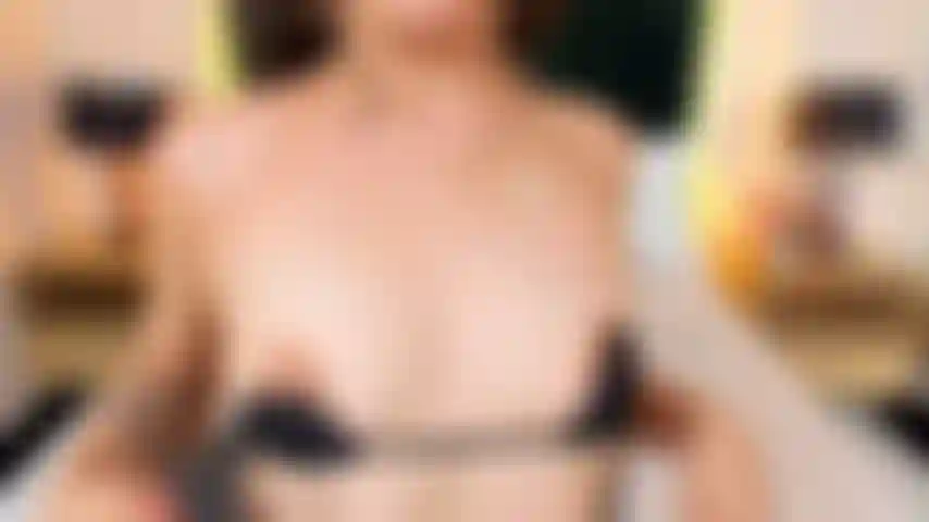Showing to you how sexy i can be  look this titties who needs your attention