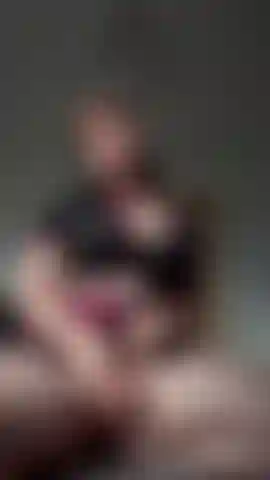 Amateur girl rides dildo