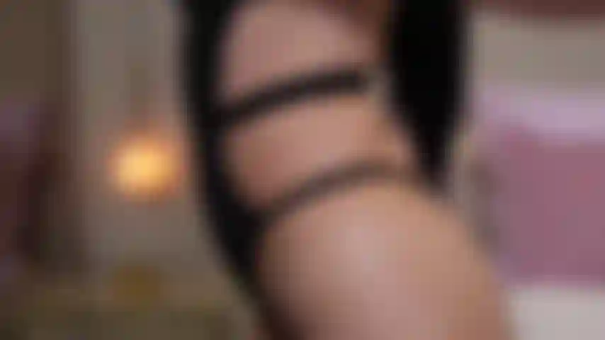 I love to  give you a good  tease before  I take my clothes off